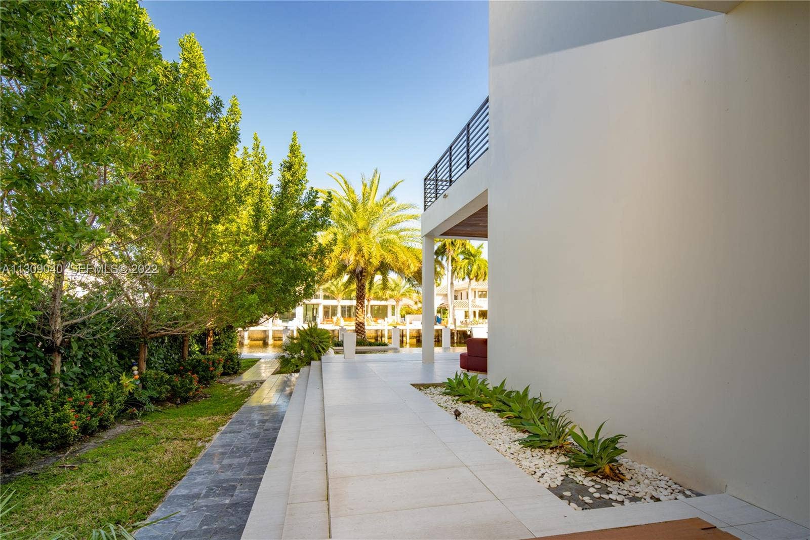 128 Fiesta Way, Fort Lauderdale, Fort Lauderdale, FL 33301 Side