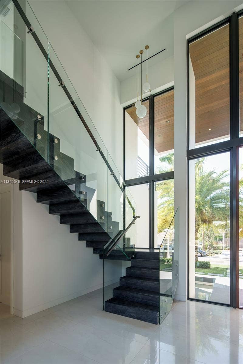 128 Fiesta Way, Fort Lauderdale, Fort Lauderdale, FL 33301 Foyer