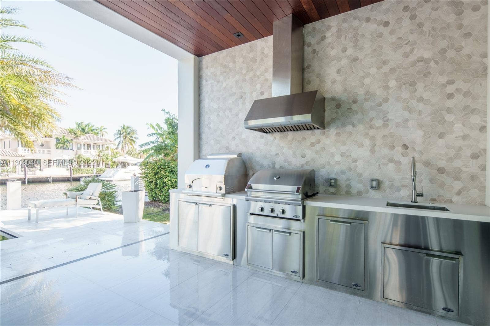 128 Fiesta Way, Fort Lauderdale, Fort Lauderdale, FL 33301 Barbecue area
