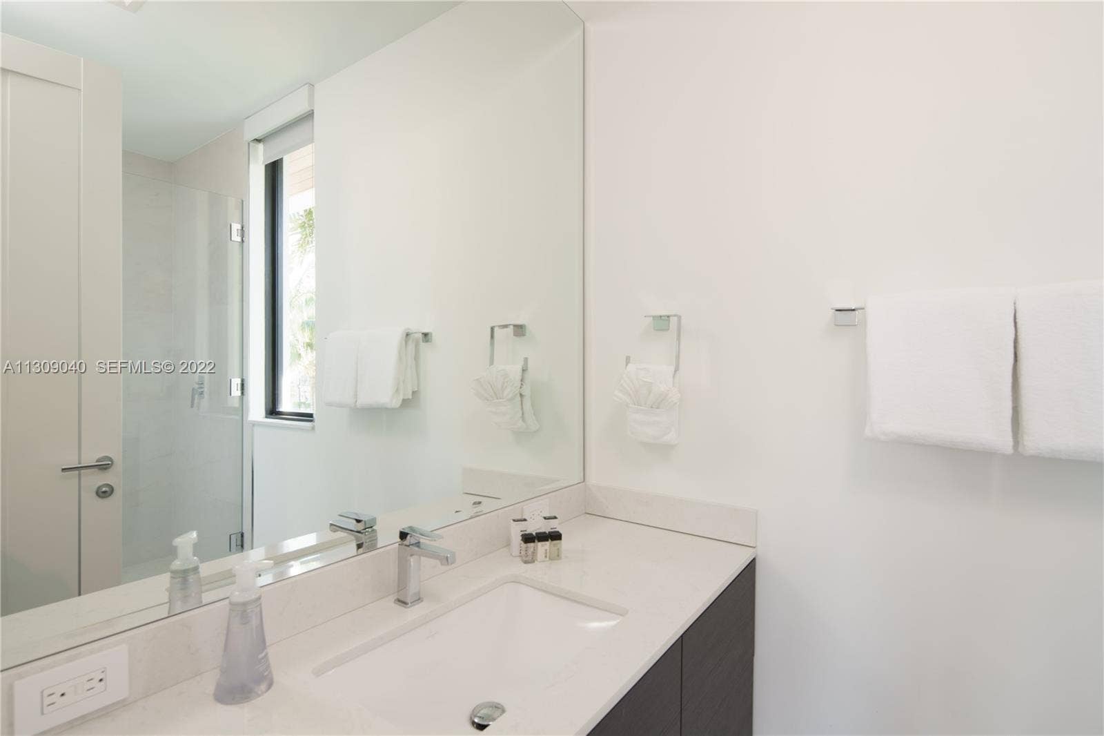 128 Fiesta Way, Fort Lauderdale, Fort Lauderdale, FL 33301 Bathroom 3