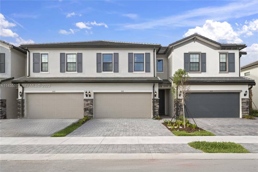 Property photo for 2181 S Appleton Circle S, Oakland Park, FL