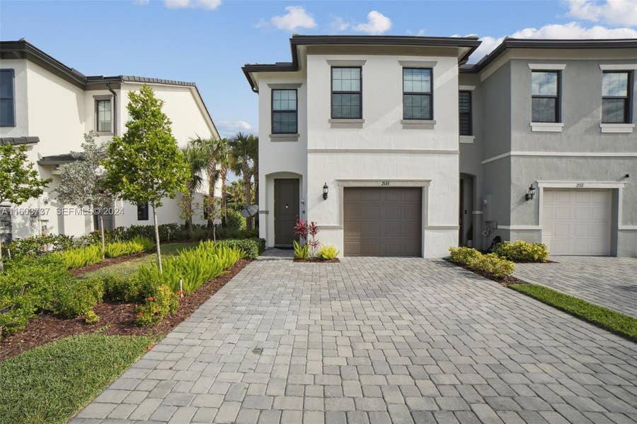 Property photo for Oakland Park, FL