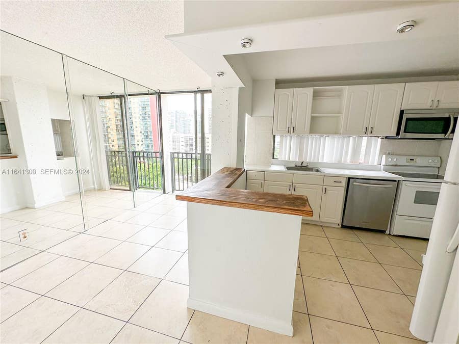 Property photo for 17021 N Bay Road, #915, Sunny Isles Beach, FL