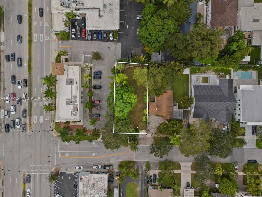 Property photo for 615 SE 7th Street, Fort Lauderdale, FL