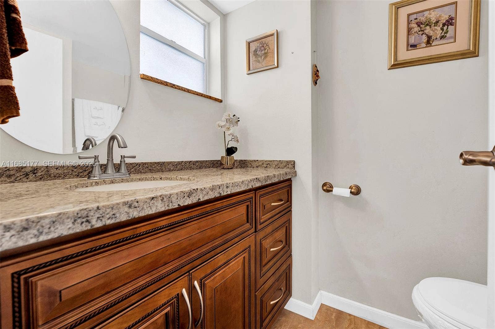 410 SE 2nd Street, #220, Hallandale Beach, FL 33009 Guest Bathroom
