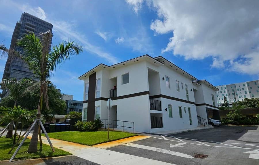 Property photo for 210 SE 10th Street, Hallandale Beach, FL