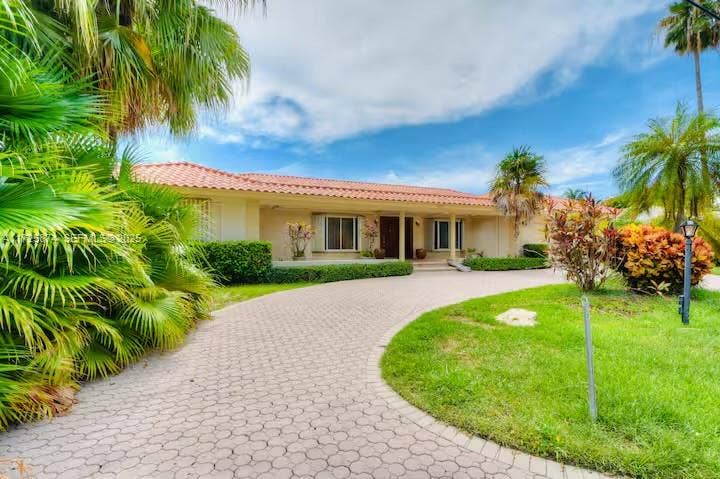 12 Isla Bahia Drive, Fort Lauderdale, Fort Lauderdale, FL 33316 Photo 2