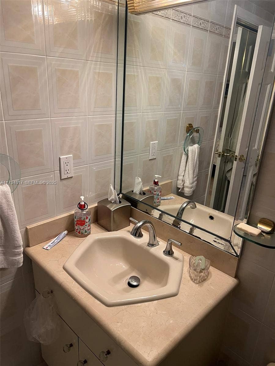 9801 Collins Avenue, #17J, Bal Harbour, FL 33154 Photo 9