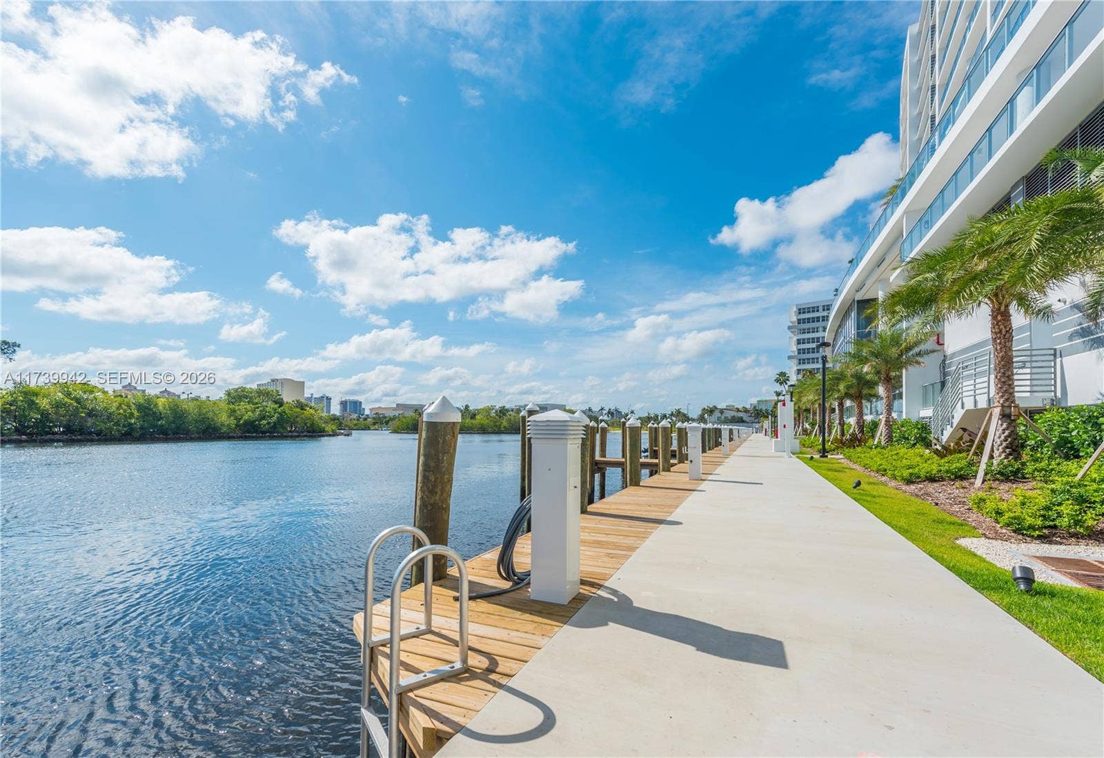 1180 N Federal Highway, #605, Fort Lauderdale, FL 33304 400' of Waterfront