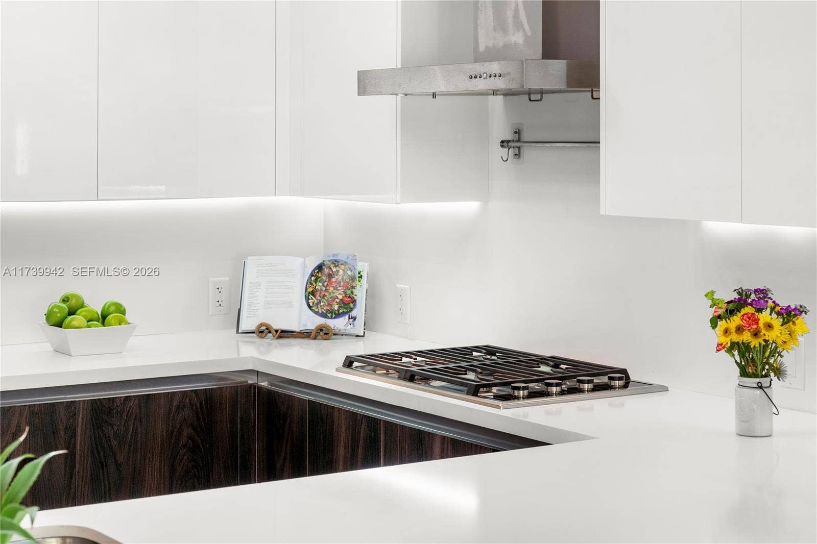 1180 N Federal Highway, #605, Fort Lauderdale, FL 33304 Wolf Gas Cooktop