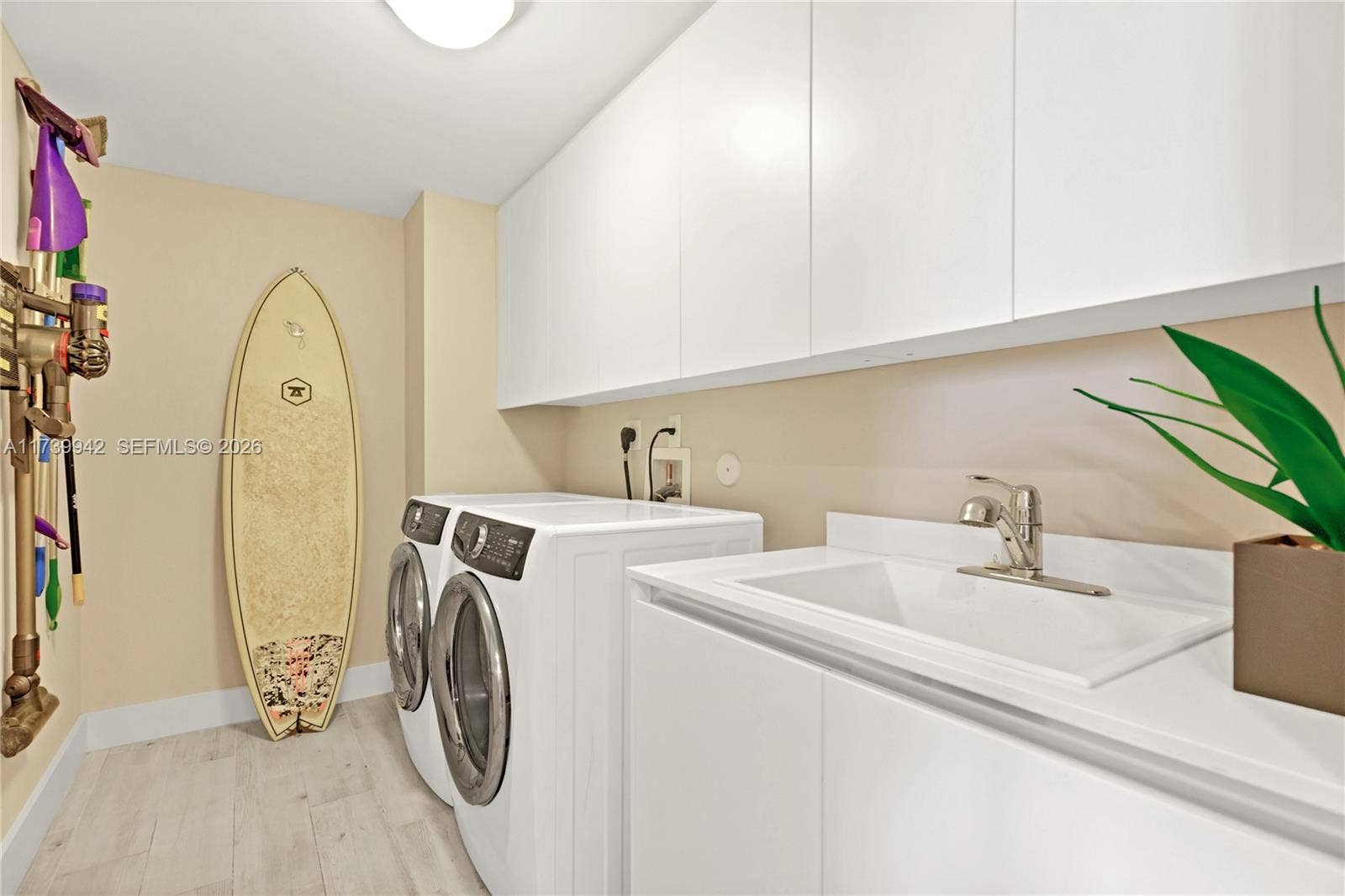1180 N Federal Highway, #605, Fort Lauderdale, FL 33304 Laundry Room with Utility Sink