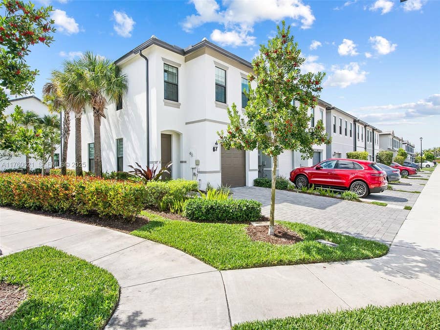 Property photo for 2102 N Appleton Circle N, #2102, Oakland Park, FL