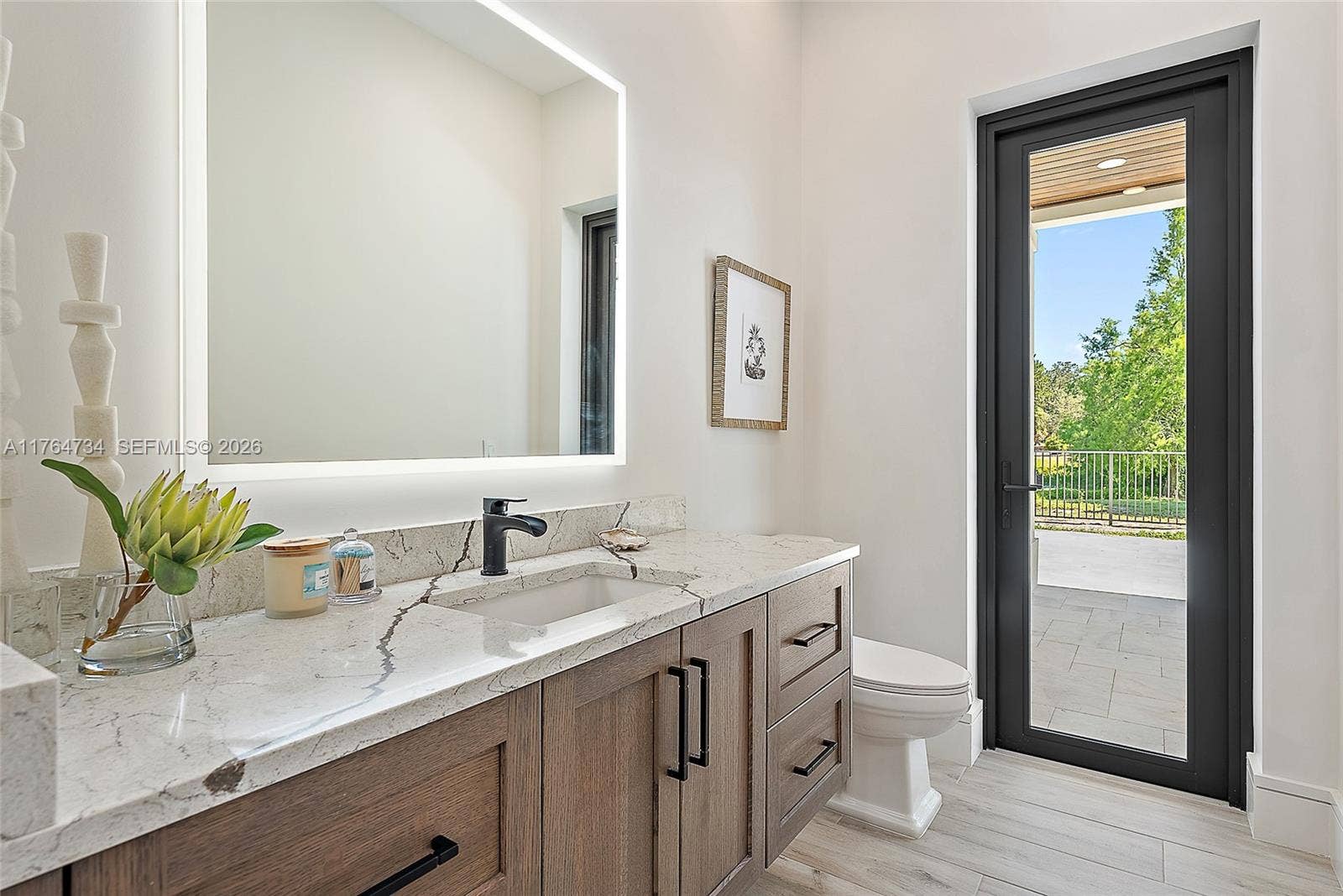 325 N Fairway, Tequesta, FL 33469 Cabana Bath