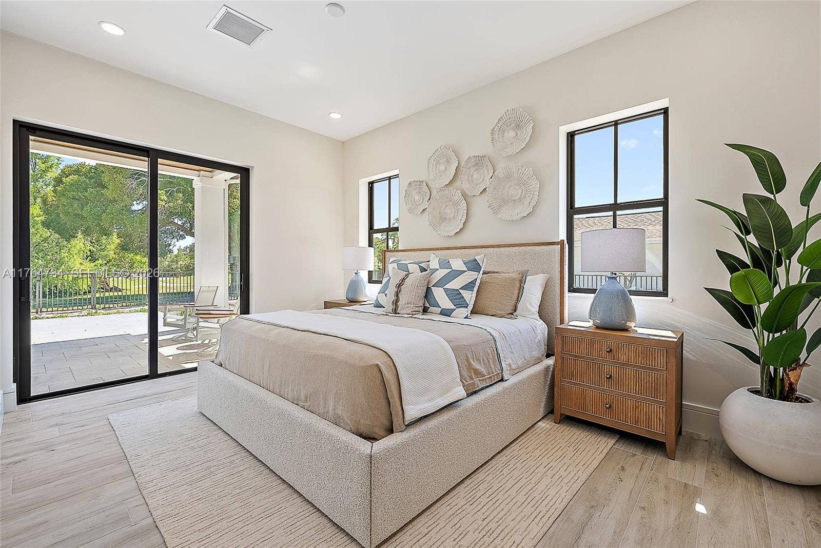 325 N Fairway, Tequesta, FL 33469 Guest Room - Main Floor