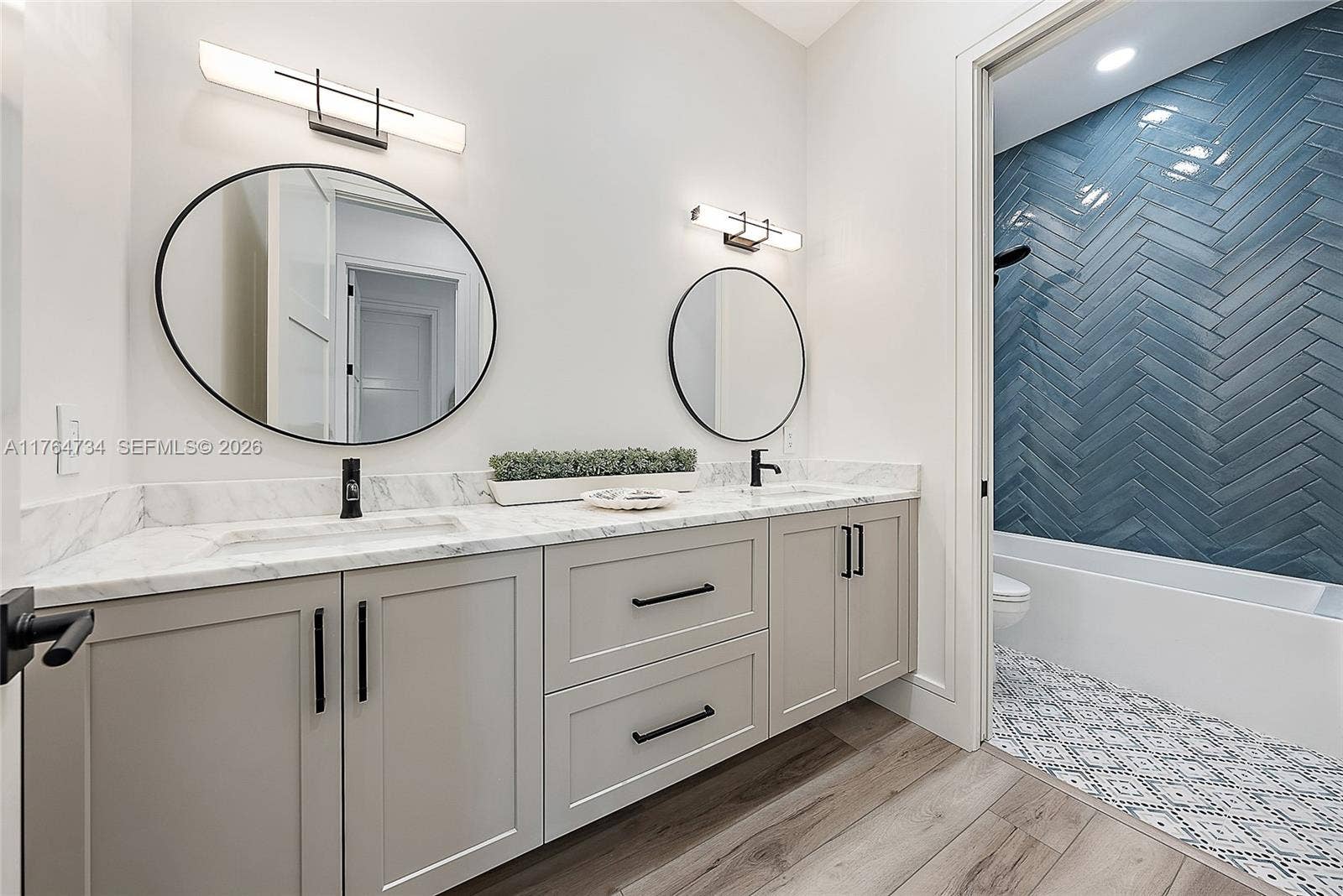 325 N Fairway, Tequesta, FL 33469 Guest Bath