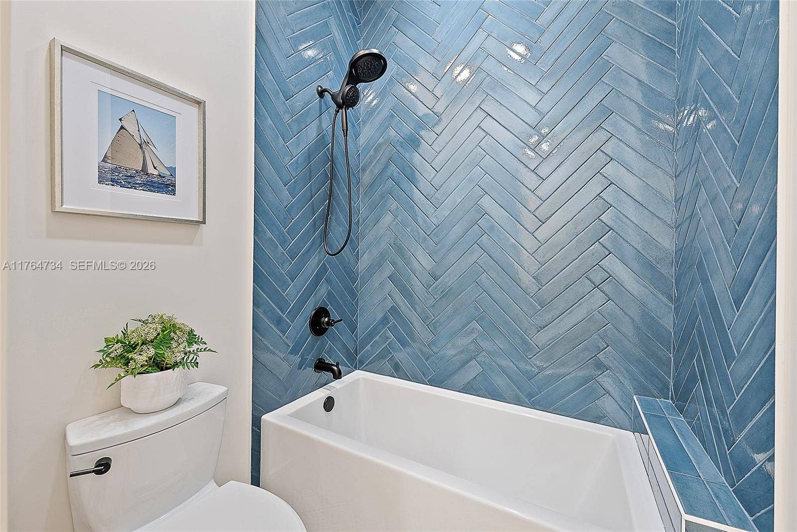 325 N Fairway, Tequesta, FL 33469 Guest Bath