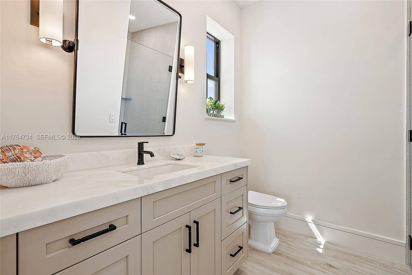 325 N Fairway, Tequesta, FL 33469 Guest Bath