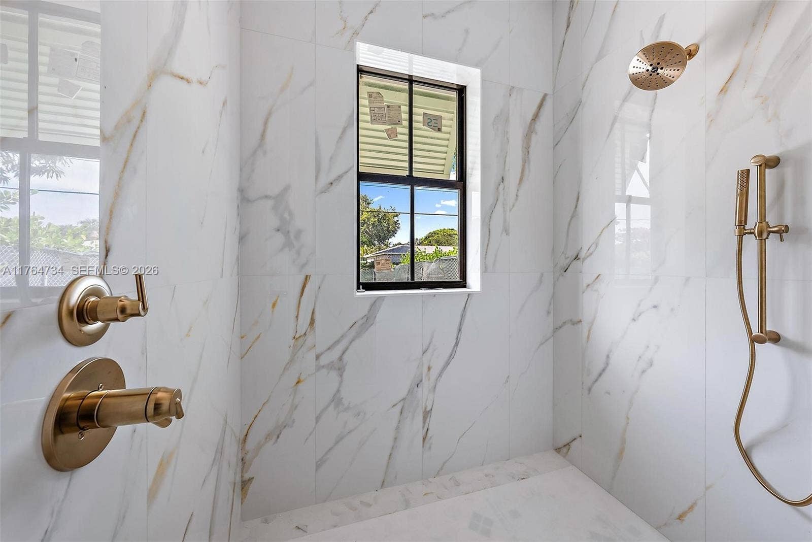 325 N Fairway, Tequesta, FL 33469 Primary Shower