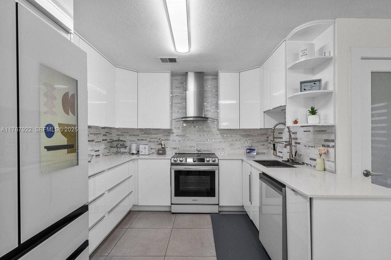 517 Misty Oaks Drive, Pompano Beach, FL 33069 Photo 7