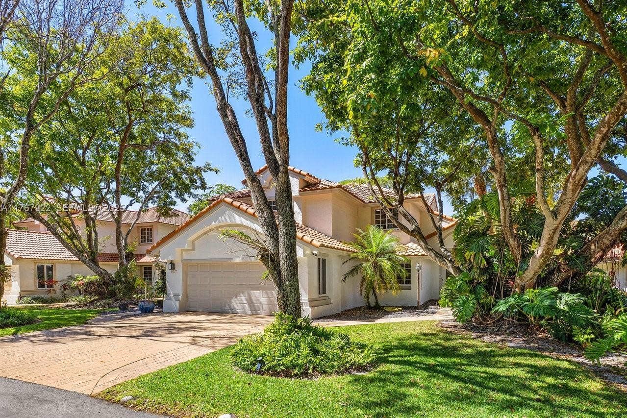517 Misty Oaks Drive, Pompano Beach, FL 33069 Photo 2
