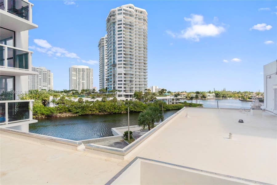Property photo for 20505 E Country Club Drive, #434, Aventura, FL