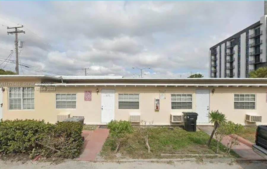 Property photo for 425 NE 8th Street, Fort Lauderdale, FL