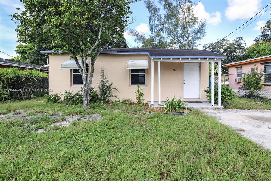 Property photo for 723 NW 15th Way, Fort Lauderdale, FL