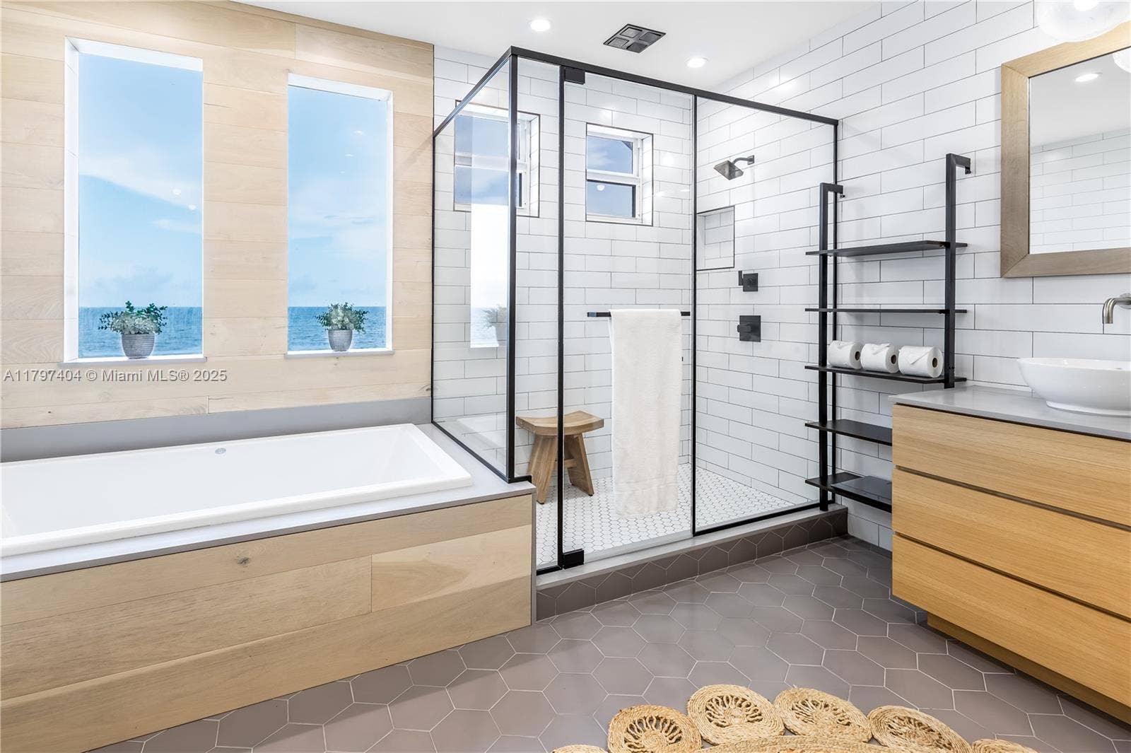 2120 N Ocean Boulevard, #VII, Fort Lauderdale, FL 33305 Main Bathroom, 4th Floor