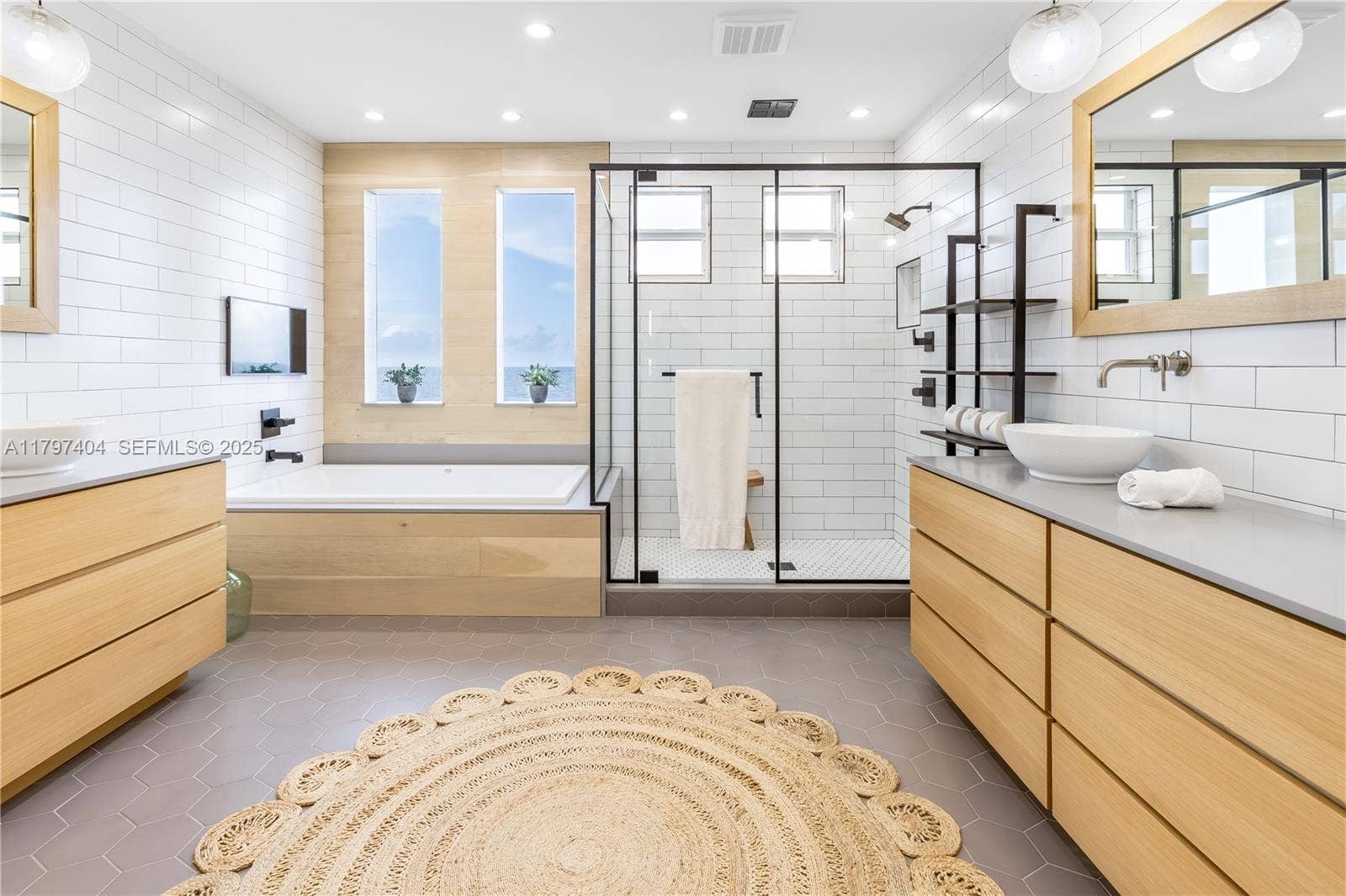 2120 N Ocean Boulevard, #VII, Fort Lauderdale, FL 33305 Main Bathroom, 4th Floor