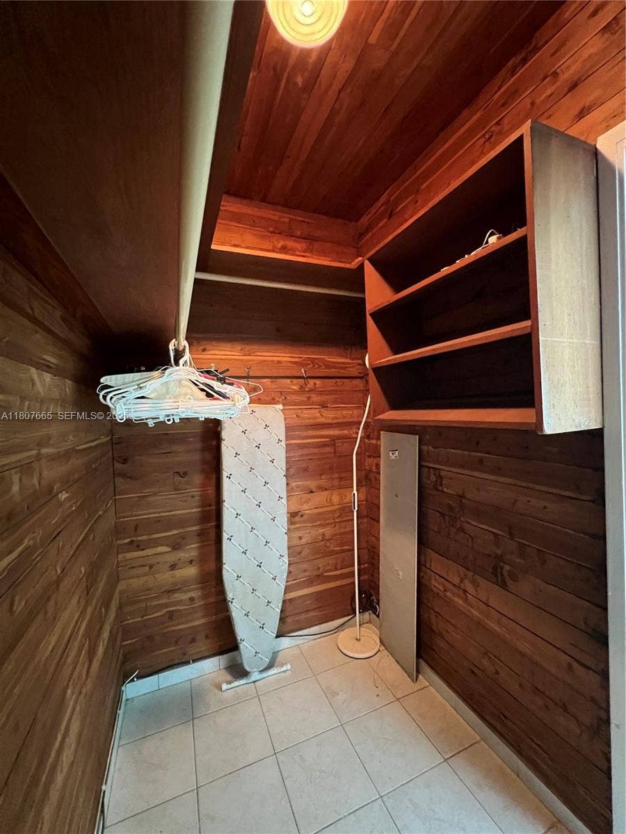 Master Closet I