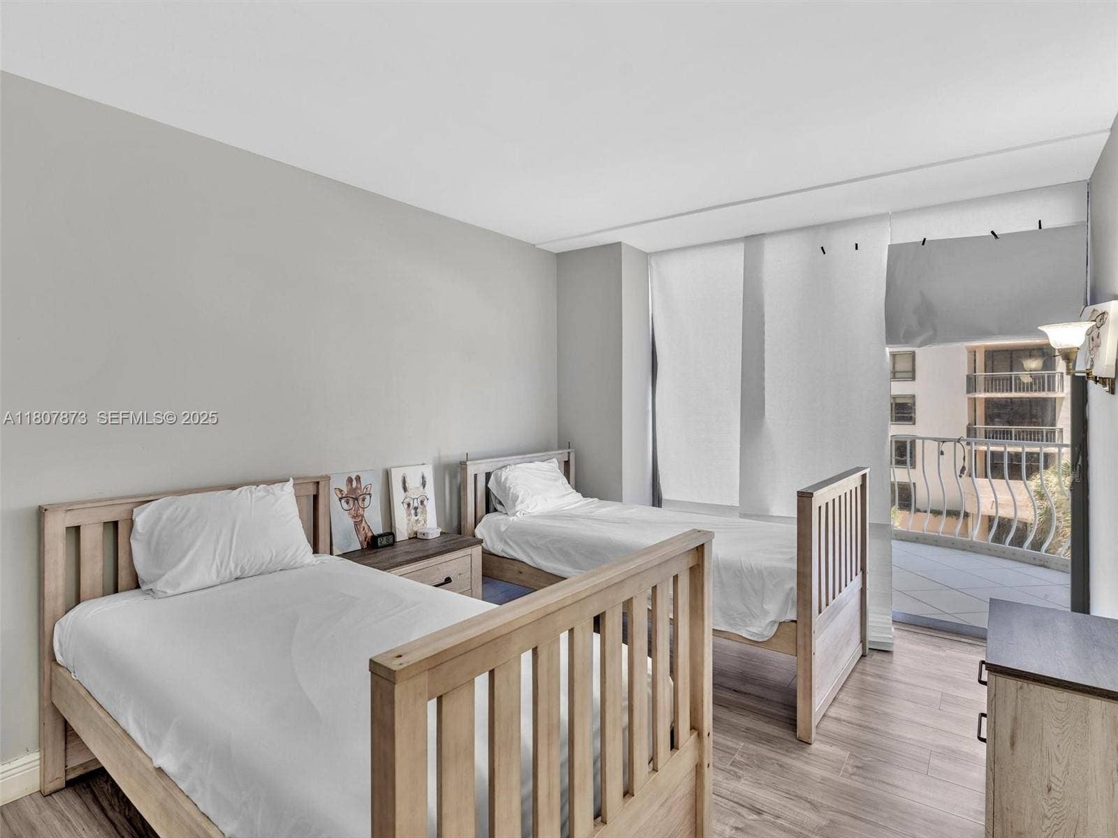 Photo 33