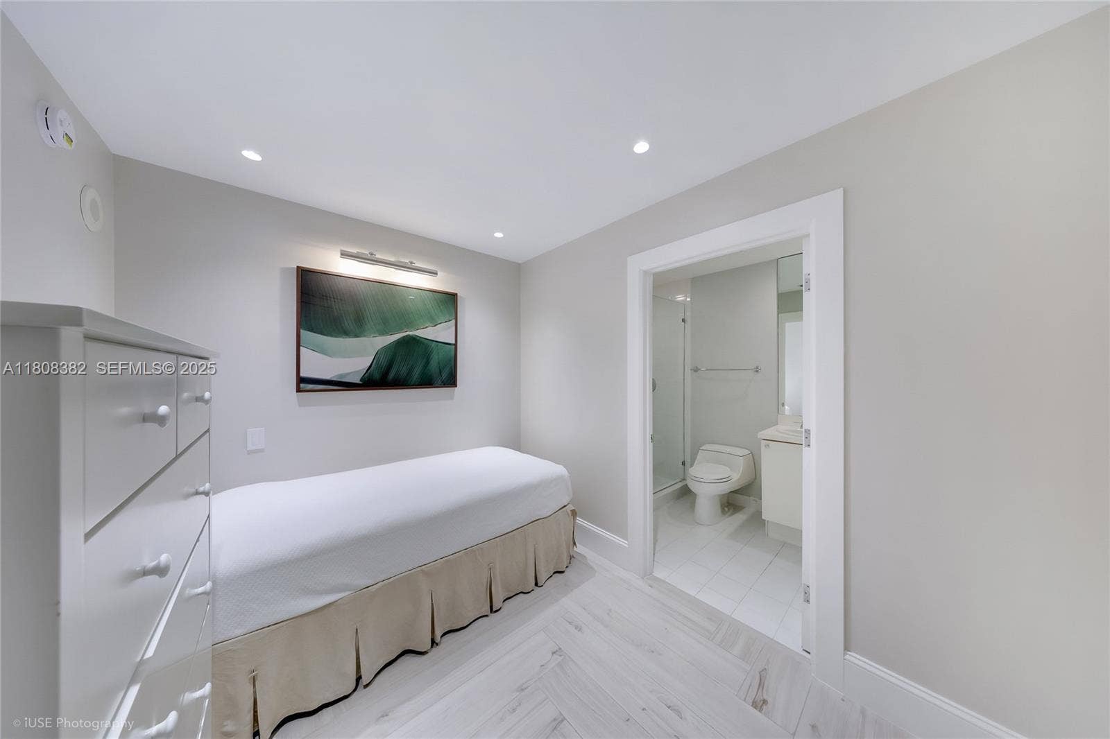 10225 Collins Avenue, #604 Renovated, Bal Harbour, FL 33154 4th Bedroom in-suite with a closet