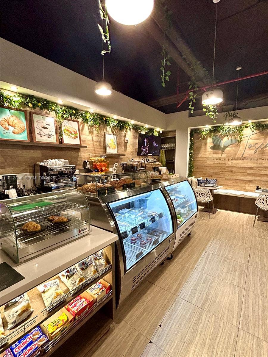 Restaurant/food store