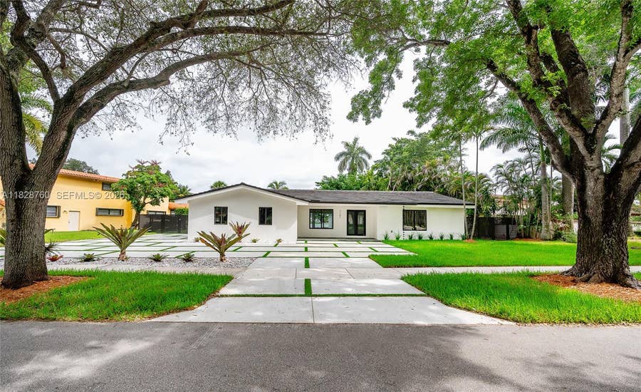Property photo for 7101 E Troon Circle, Miami Lakes, FL