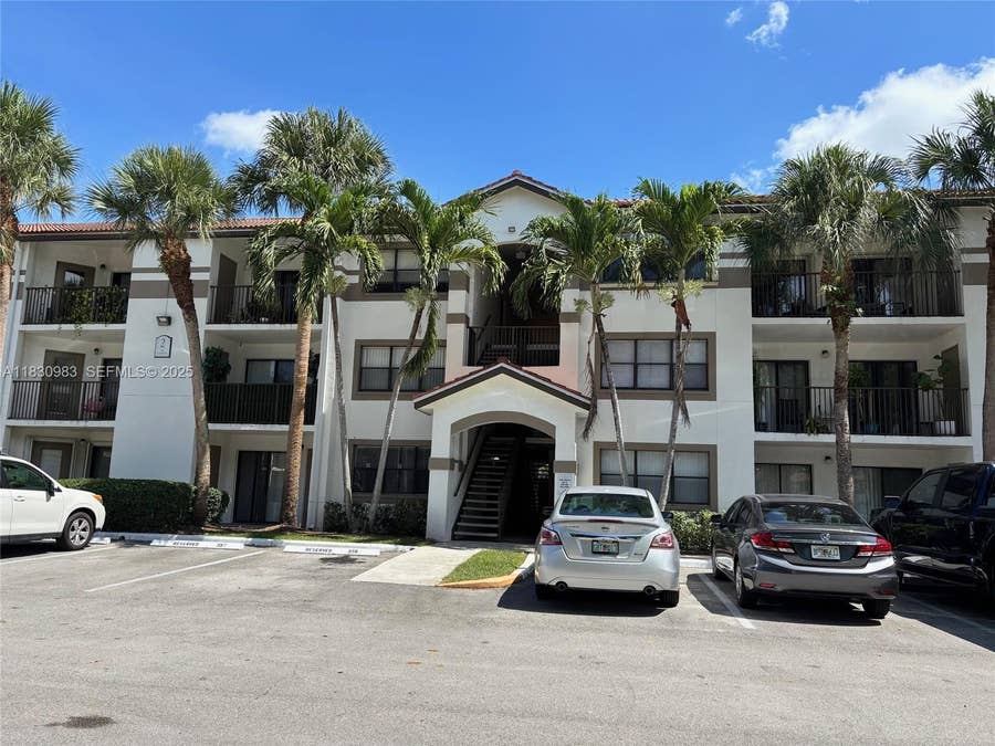 Property photo for 620 S Park Road, #33-2, Hollywood, FL