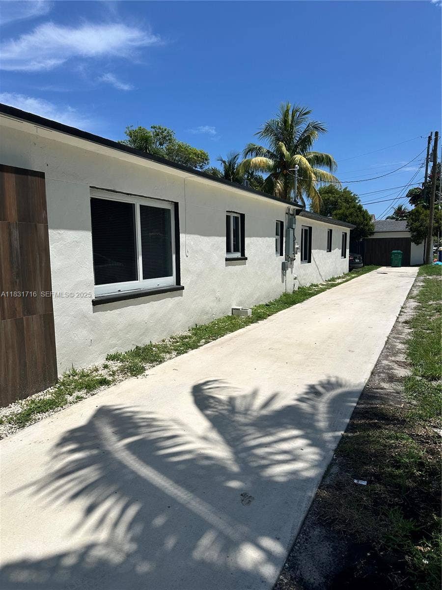 42 SE 10th Terrace, Dania Beach, FL 33004 Photo 2