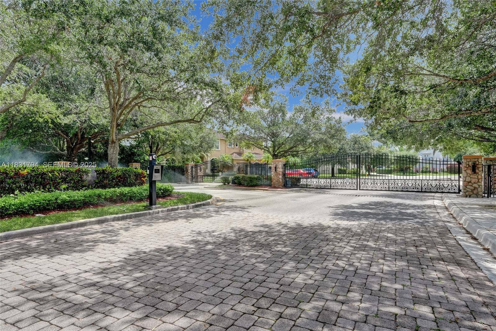 11056 Blackhawk Boulevard, Davie, FL 33328 Photo 3