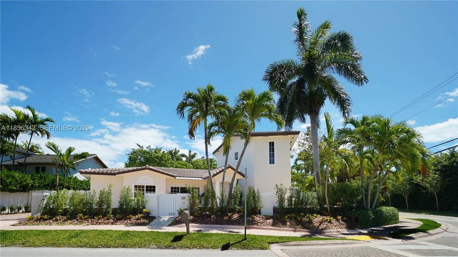 Property photo for 691 Ridgewood Road, Key Biscayne, FL