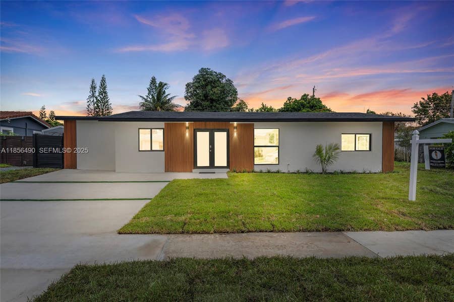 Property photo for 949 SE 5th Street, Deerfield Beach, FL