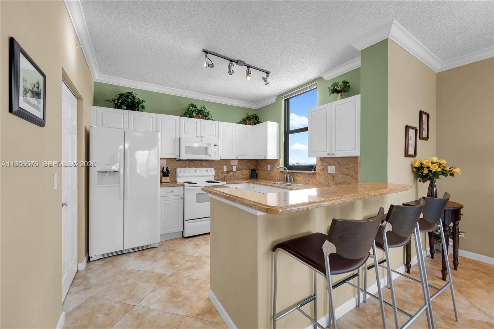 651 Okeechobee Boulevard, #1002, West Palm Beach, FL 33401 Open Kitchen and Counter-Dining Area. Perfect for hosting friends or family!651 Okeechobee Blvd., Unit #1002, West Palm Beach, FL. City Place Tower Condominium. For Sale.