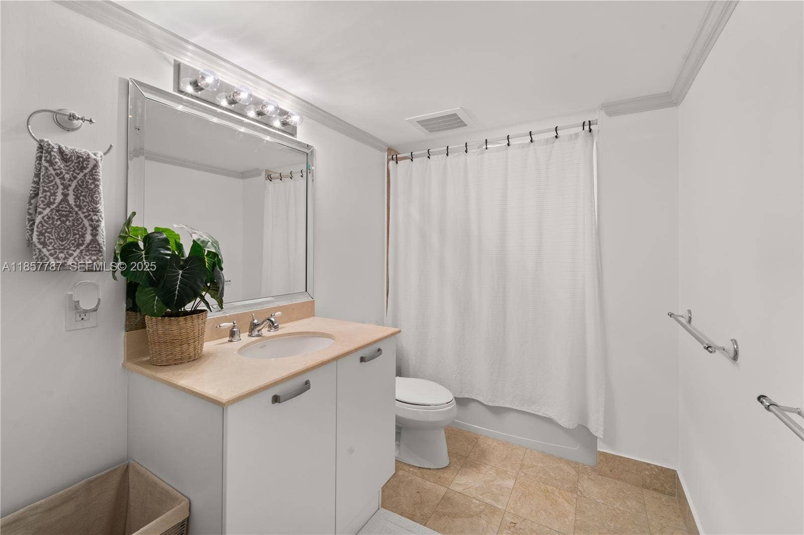 Full bath shower/tub