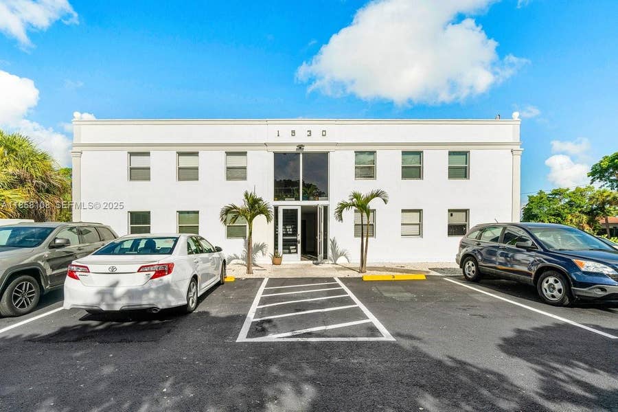 Property photo for 1530 Crescent Circle, West Palm Beach, FL