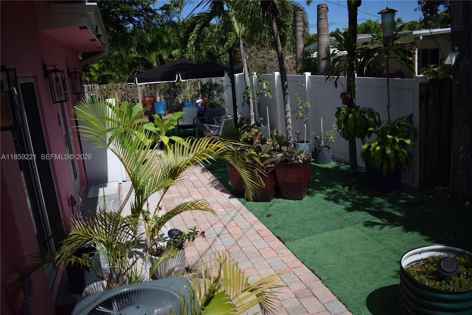 524 NE 27th Drive, Wilton Manors, FL 33334 Spacious backyard layout allows for a variety of cozy outdoor settings.