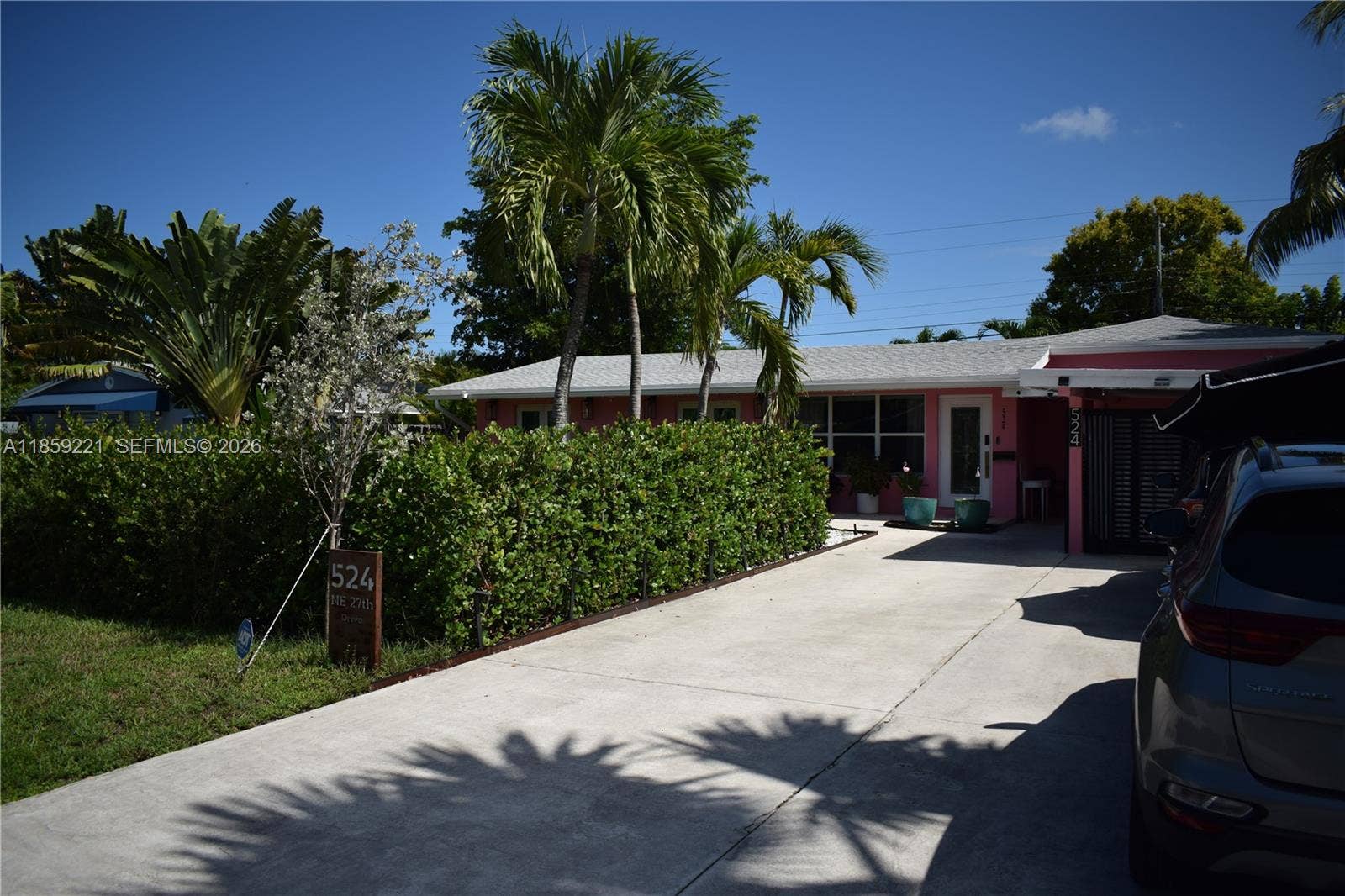 524 NE 27th Drive, Wilton Manors, FL 33334 A beautifully manicured hedge fence and subtle lighting create a welcoming path that leads to the main entry