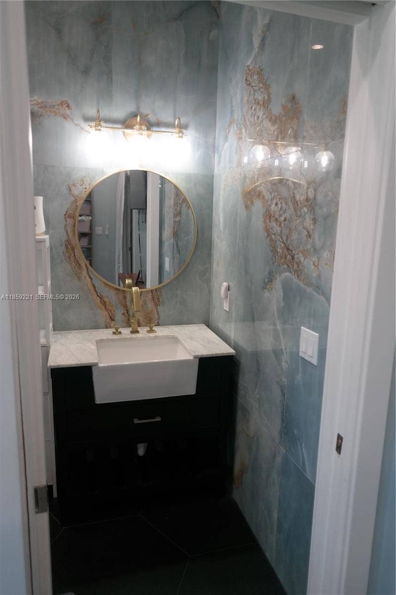 524 NE 27th Drive, Wilton Manors, FL 33334 The bathroom design features exquisite design in complementary tones that come together like a beautiful visual composition.