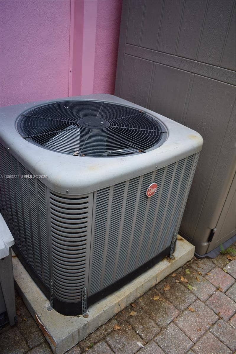 524 NE 27th Drive, Wilton Manors, FL 33334 One of the two air conditioning compressors strategically placed to maximize airflow and maintain a consistently fresh interior