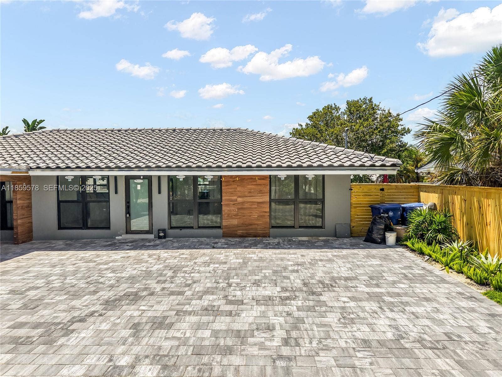 2417 NE 18th Avenue, Wilton Manors, FL 33305 Photo 2
