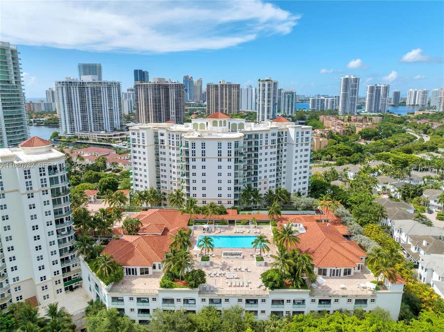 Property photo for 19900 E Country Club Drive, #308, Aventura, FL