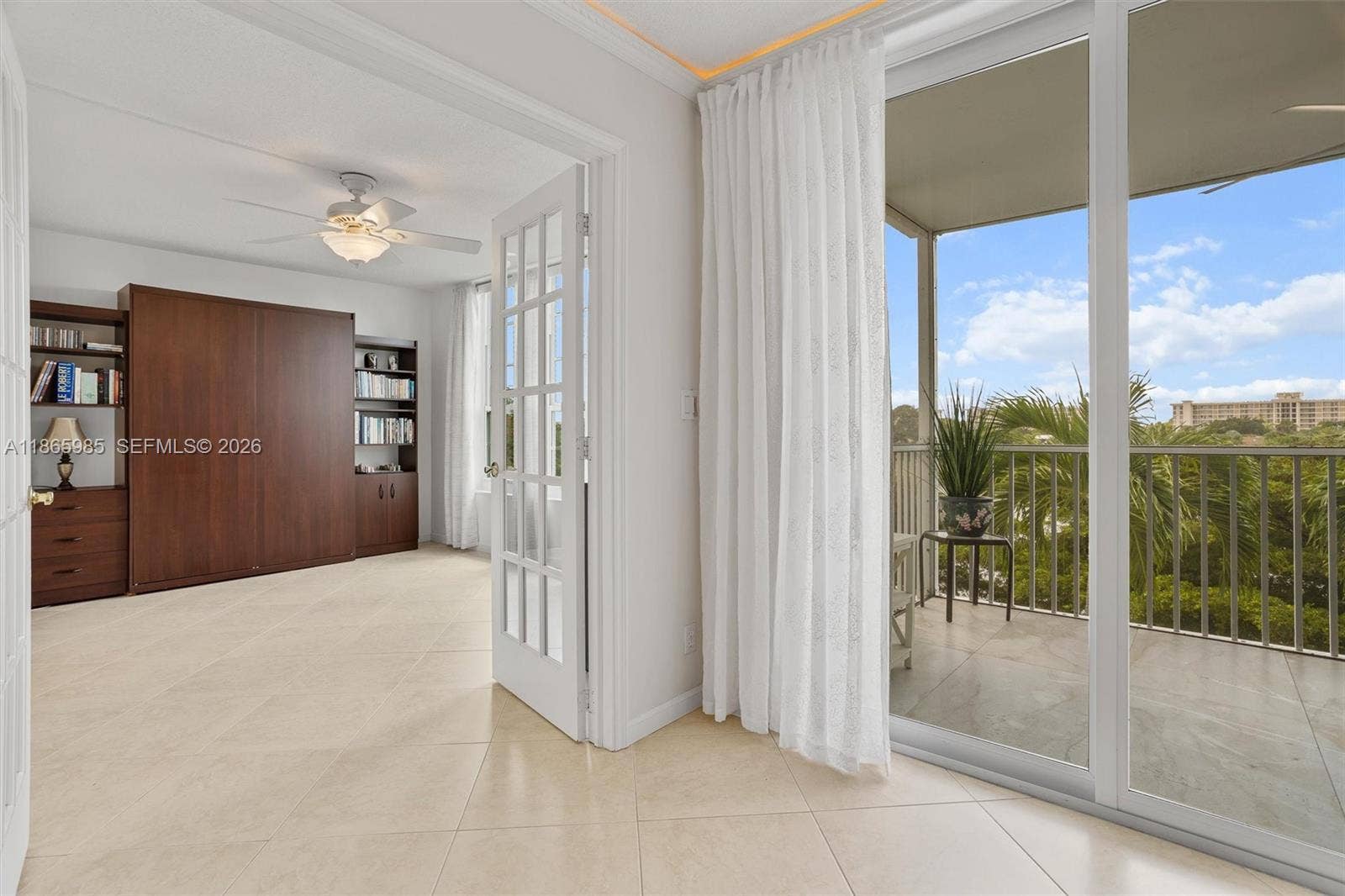3150 N Course Lane, #402, Pompano Beach, FL 33069 Guest Murphy Bed