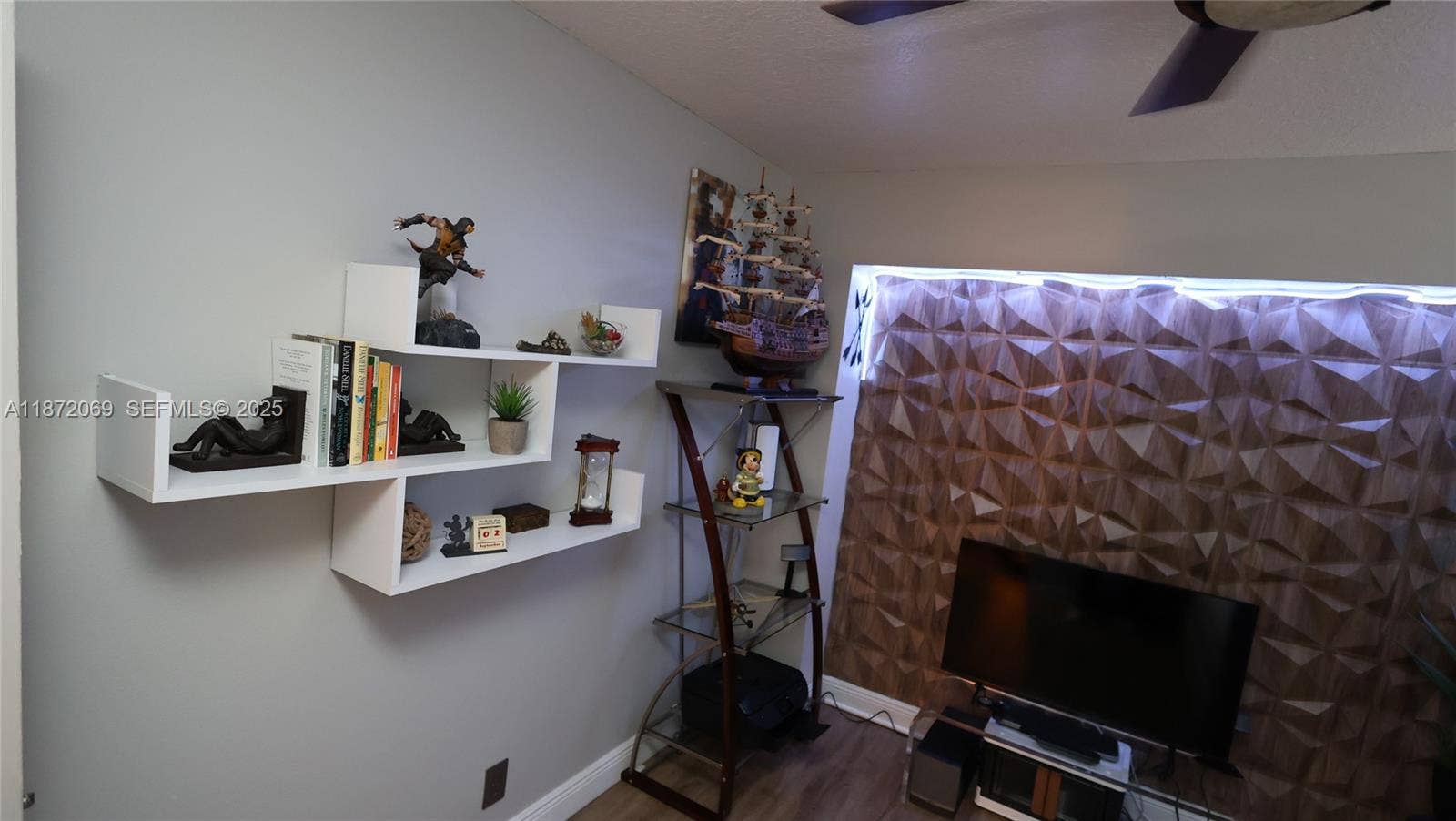 Photo 19